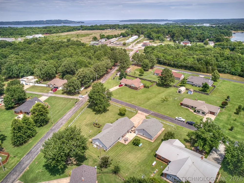 36 Meadowlark Eufaula, OK 74432