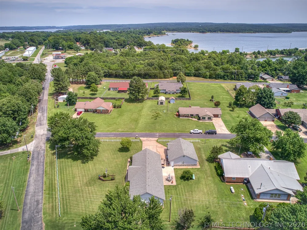 36 Meadowlark Eufaula, OK 74432