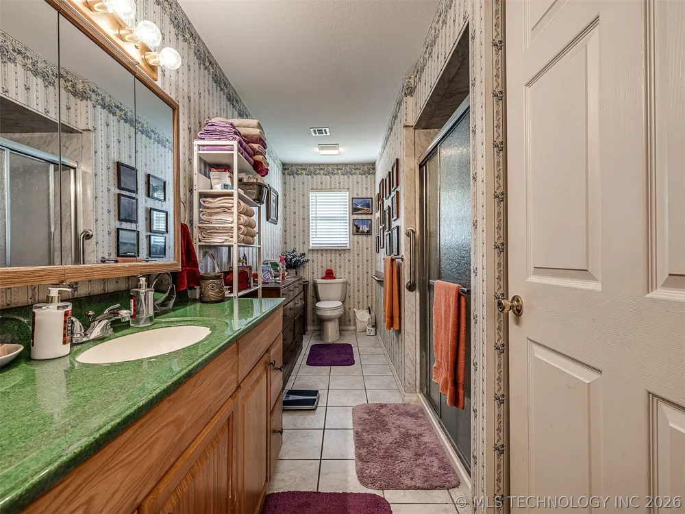 36 Meadowlark Eufaula, OK 74432