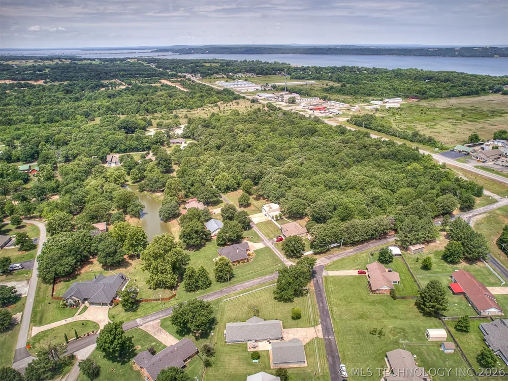 36 Meadowlark Eufaula, OK 74432