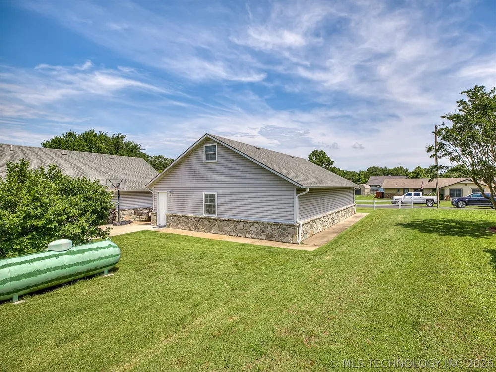 36 Meadowlark Eufaula, OK 74432