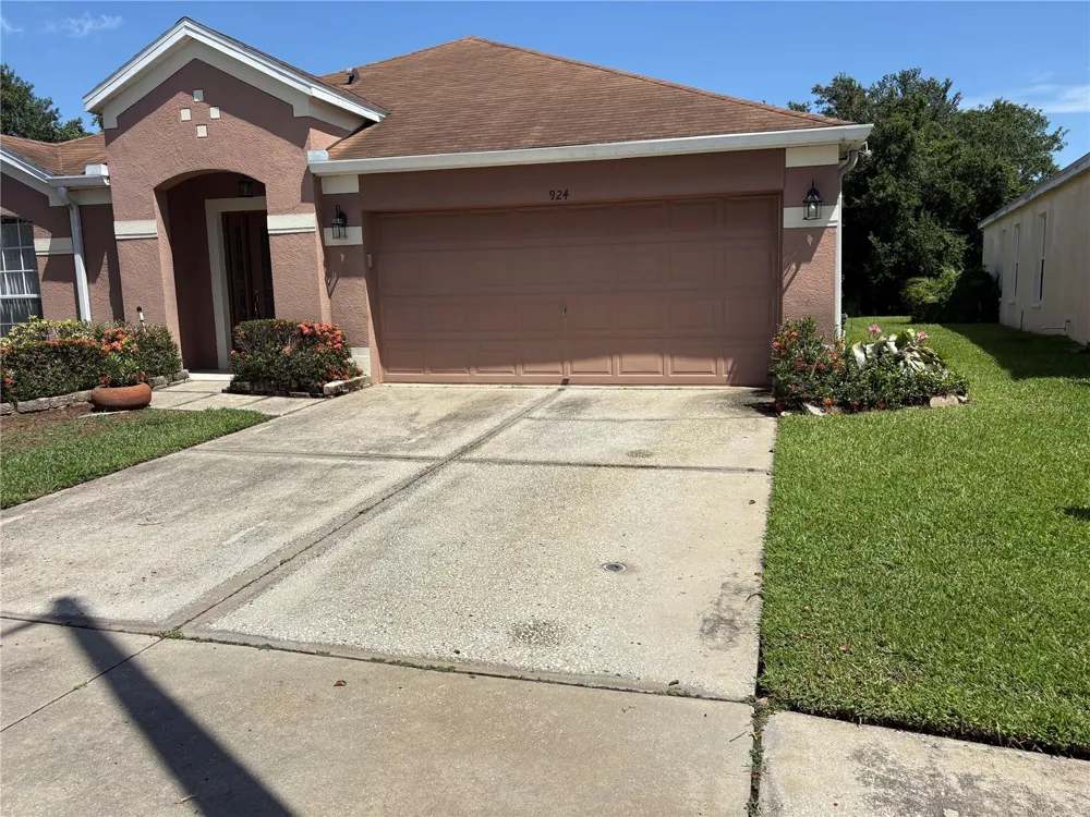 924 RIDGE HAVEN DRIVE Brandon, FL 33511
