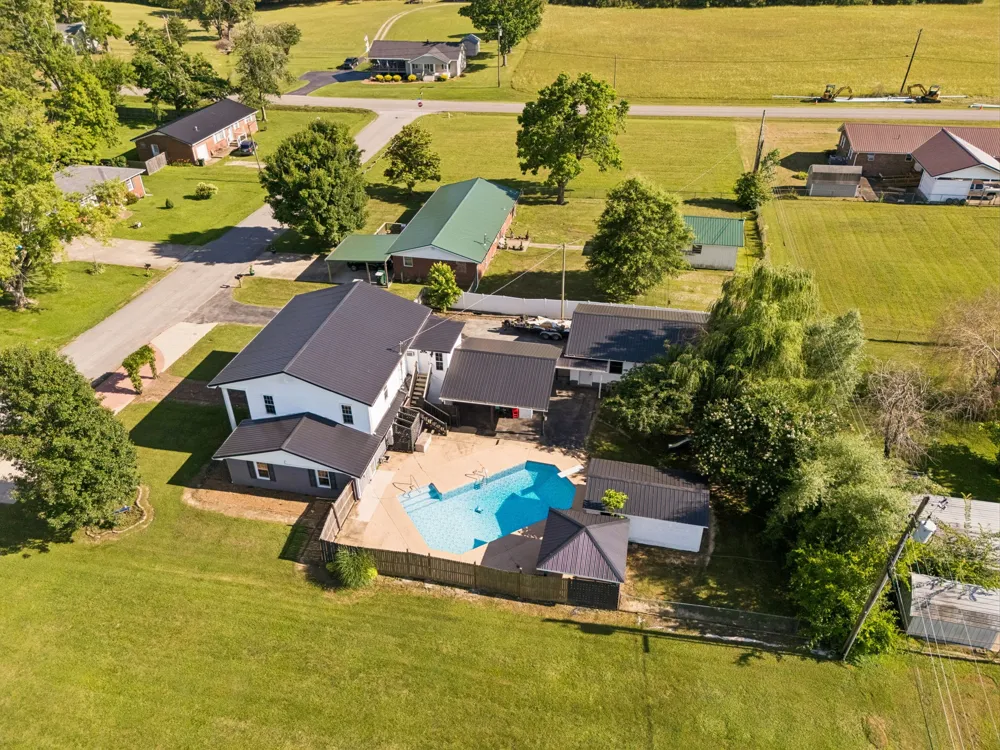 312 Hinson St Hohenwald, TN 38462
