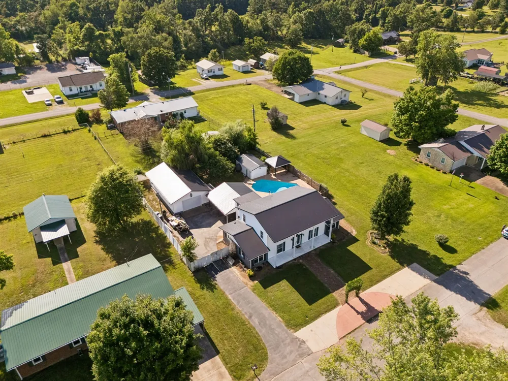 312 Hinson St Hohenwald, TN 38462