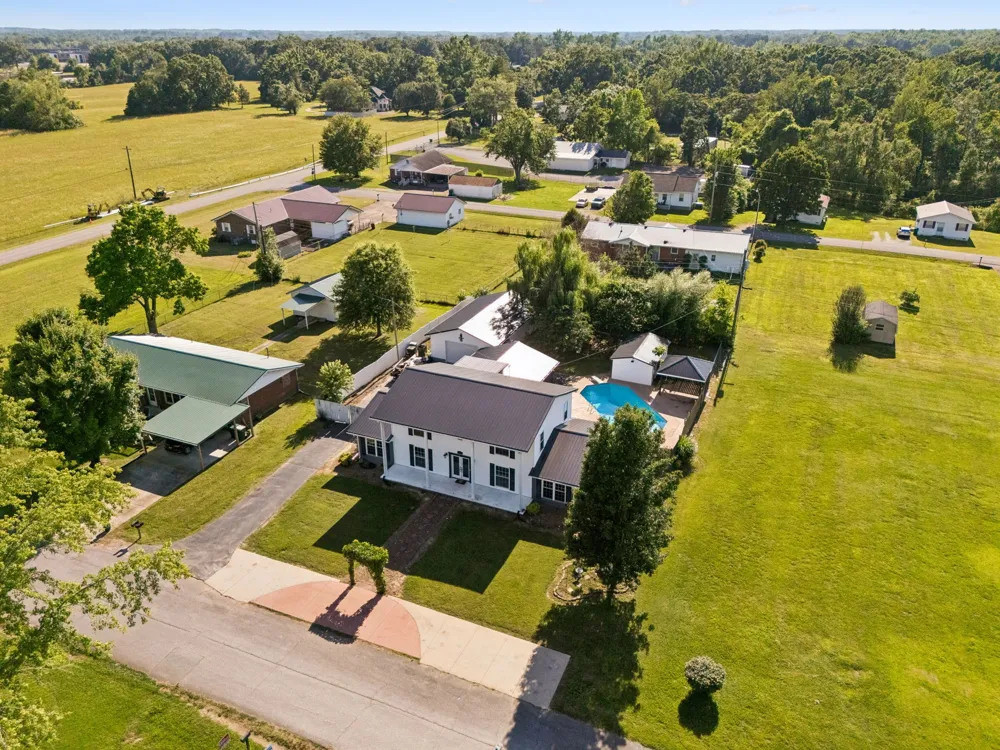 312 Hinson St Hohenwald, TN 38462