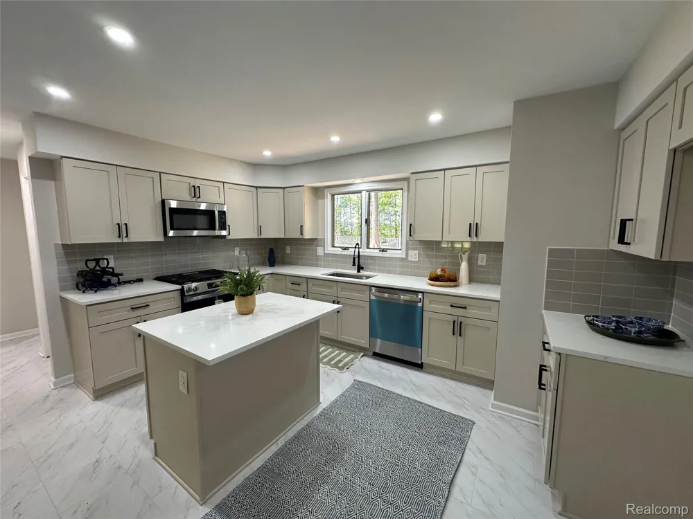 4233 State Road Fort Gratiot Charter Township, MI 48059