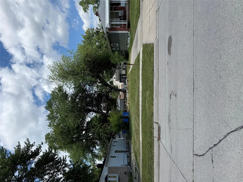 18720 Powers Avenue Dearborn Heights City, MI 48125