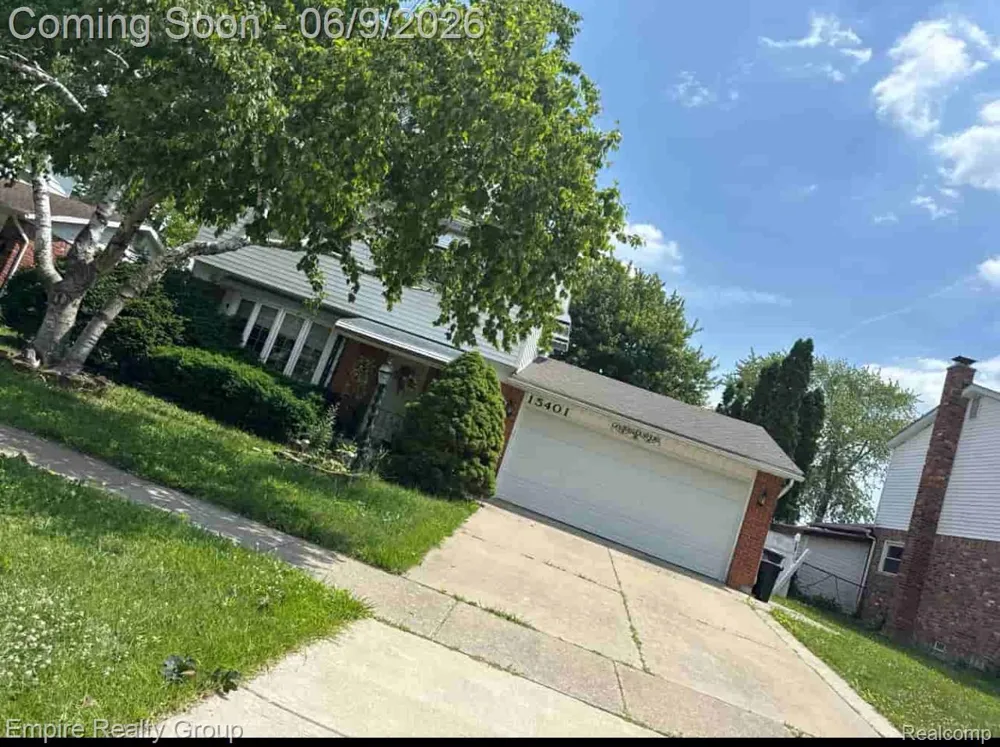 15401 Vivian Street Taylor City, MI 48180