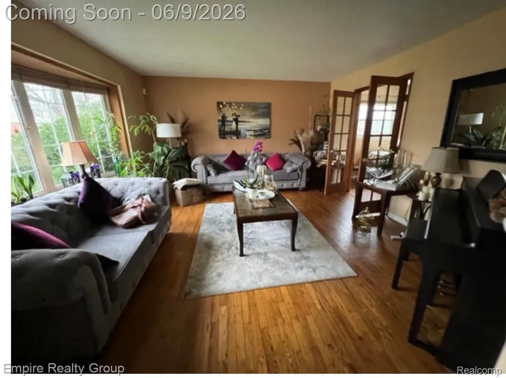 15401 Vivian Street Taylor City, MI 48180