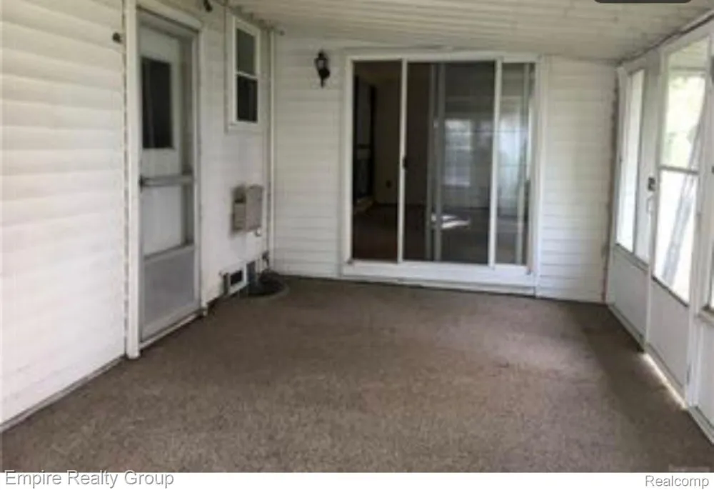 15401 Vivian Street Taylor City, MI 48180