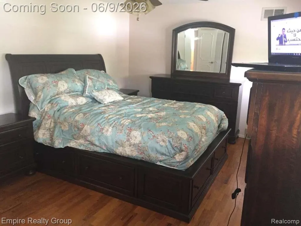 15401 Vivian Street Taylor City, MI 48180