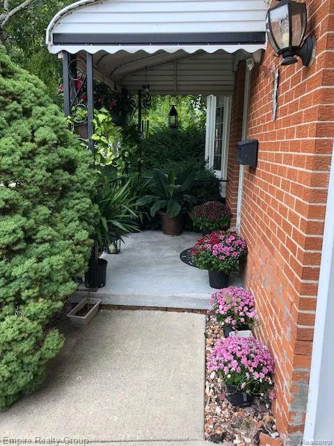 15401 Vivian Street Taylor City, MI 48180