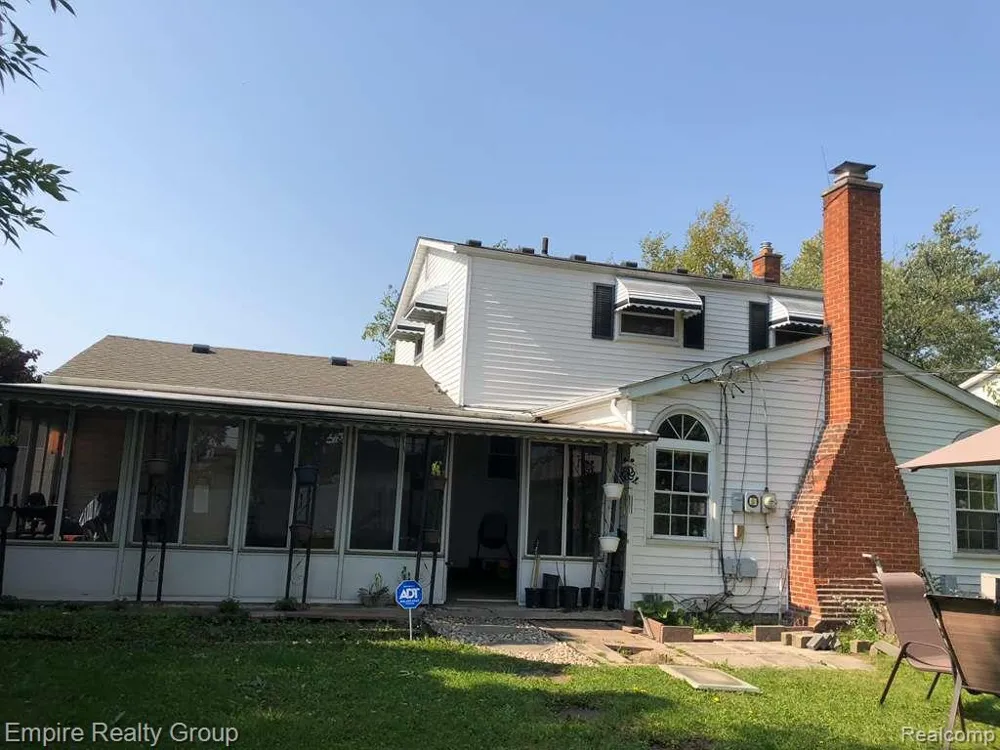 15401 Vivian Street Taylor City, MI 48180