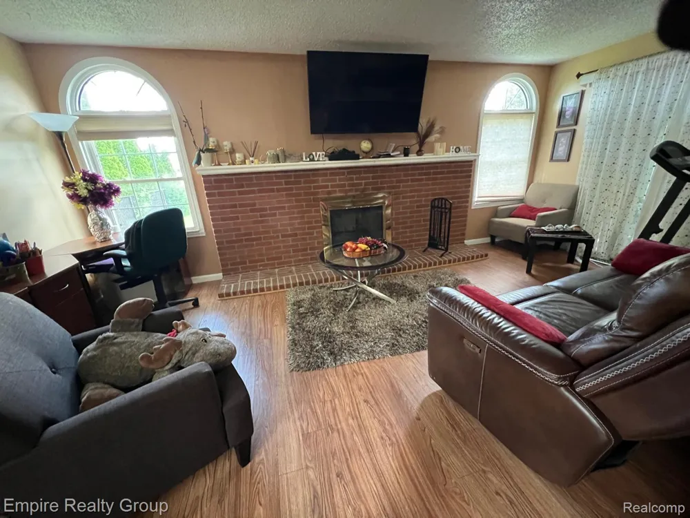 15401 Vivian Street Taylor City, MI 48180