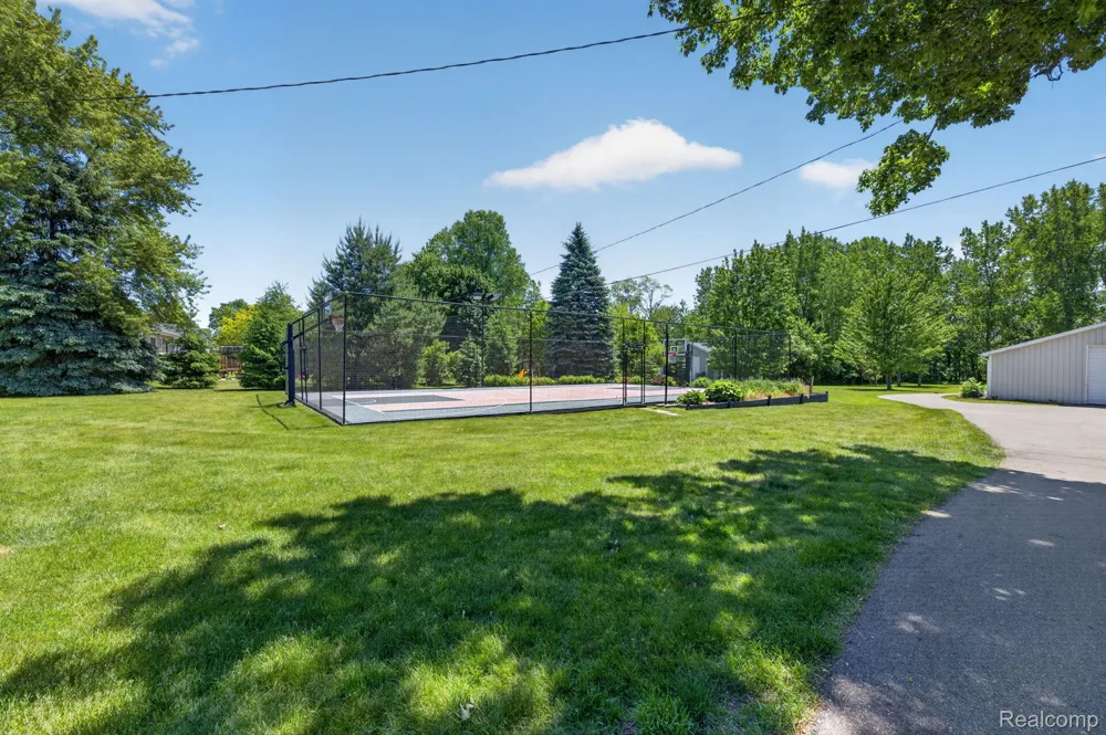 9353 Hill Road Gaines Township, MI 48473