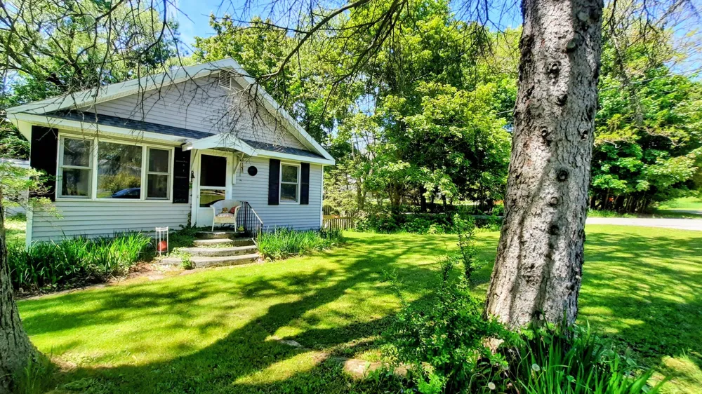8052 Schroeder Street Onekama Village, MI 49675