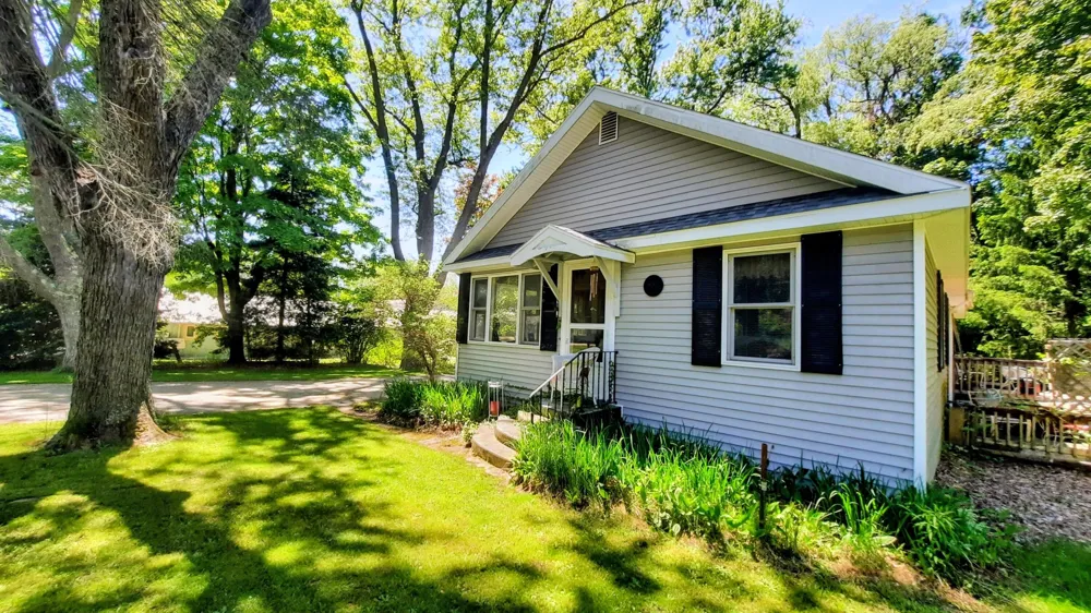 8052 Schroeder Street Onekama Village, MI 49675