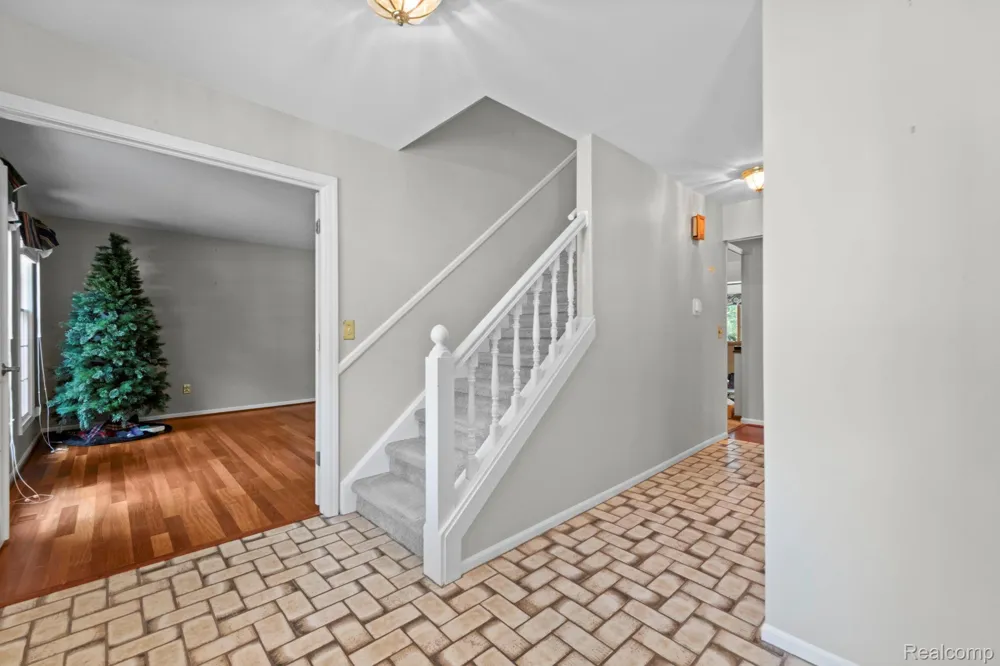 871 Spartan Drive Rochester Hills City, MI 48309