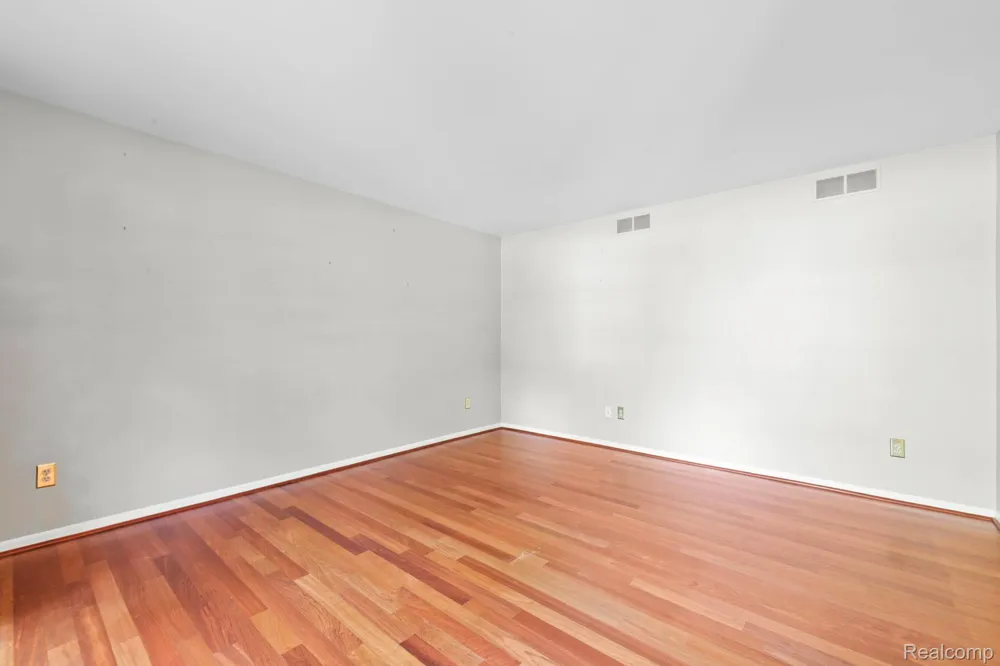 871 Spartan Drive Rochester Hills City, MI 48309