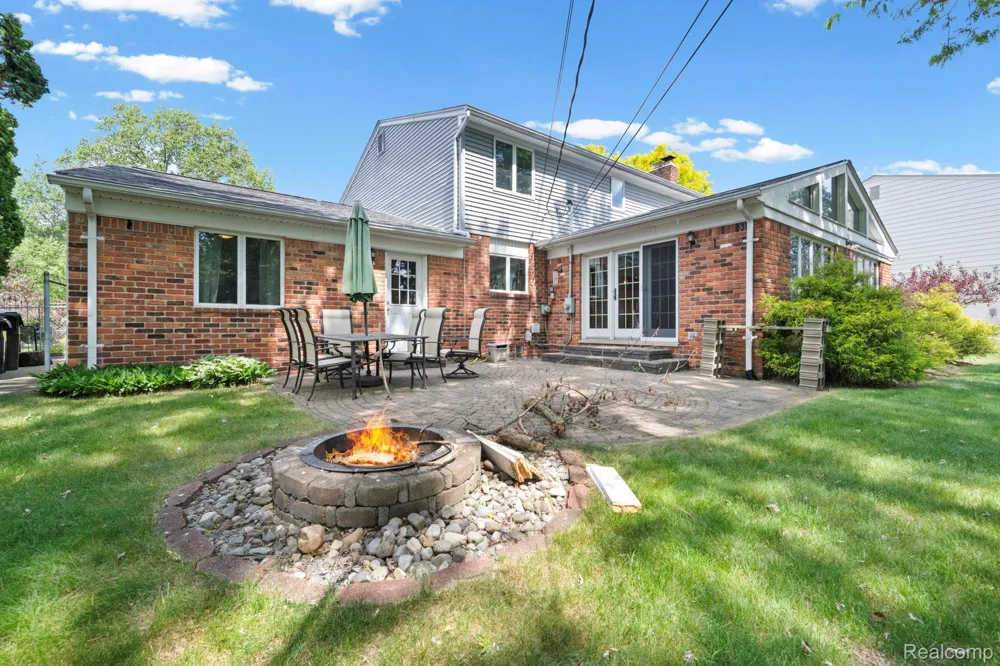871 Spartan Drive Rochester Hills City, MI 48309