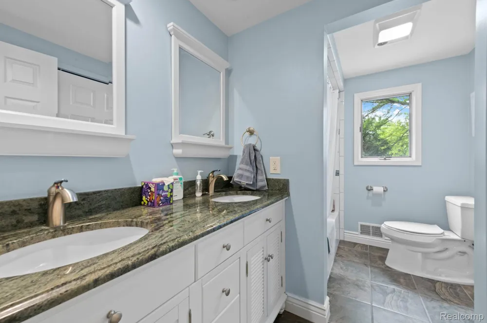 871 Spartan Drive Rochester Hills City, MI 48309