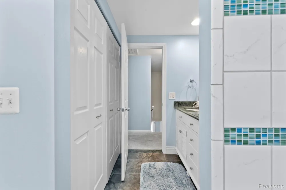 871 Spartan Drive Rochester Hills City, MI 48309