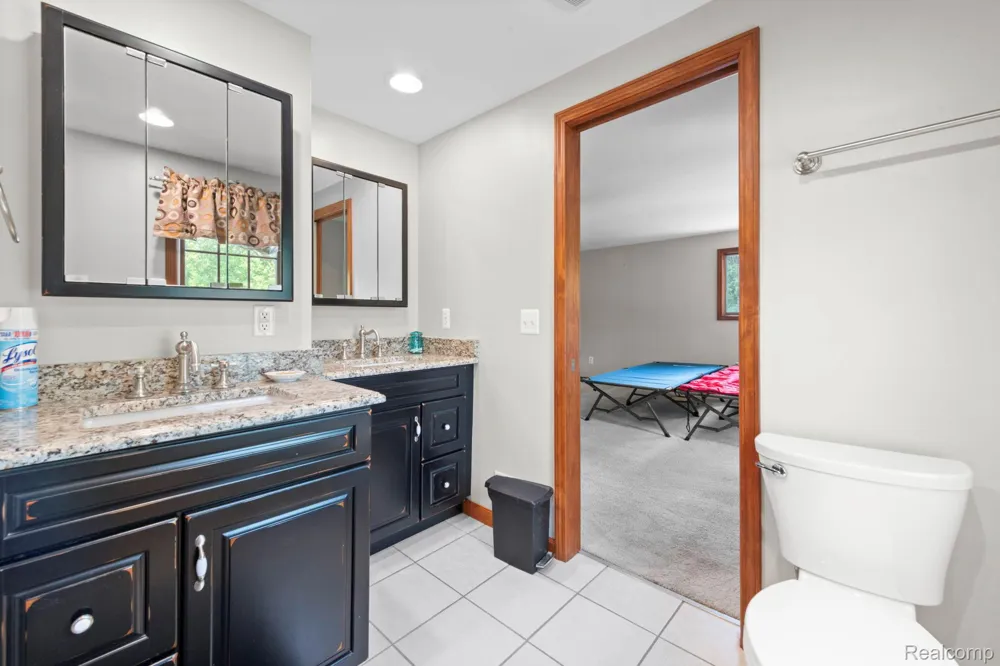 871 Spartan Drive Rochester Hills City, MI 48309