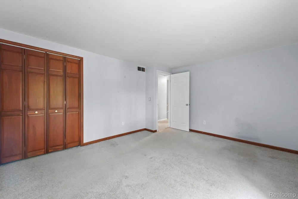 871 Spartan Drive Rochester Hills City, MI 48309