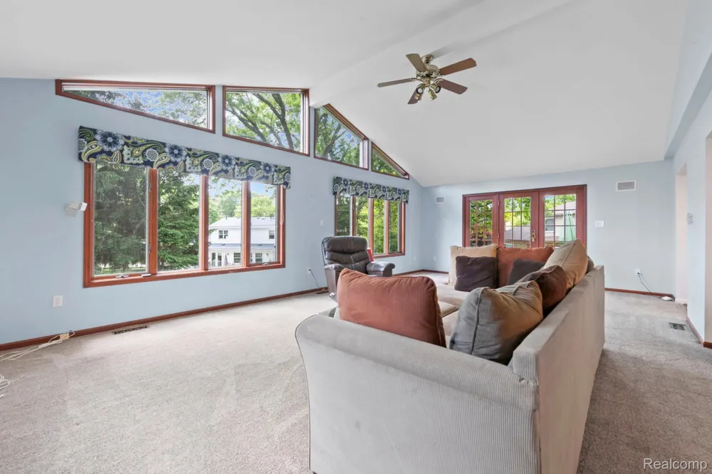 871 Spartan Drive Rochester Hills City, MI 48309