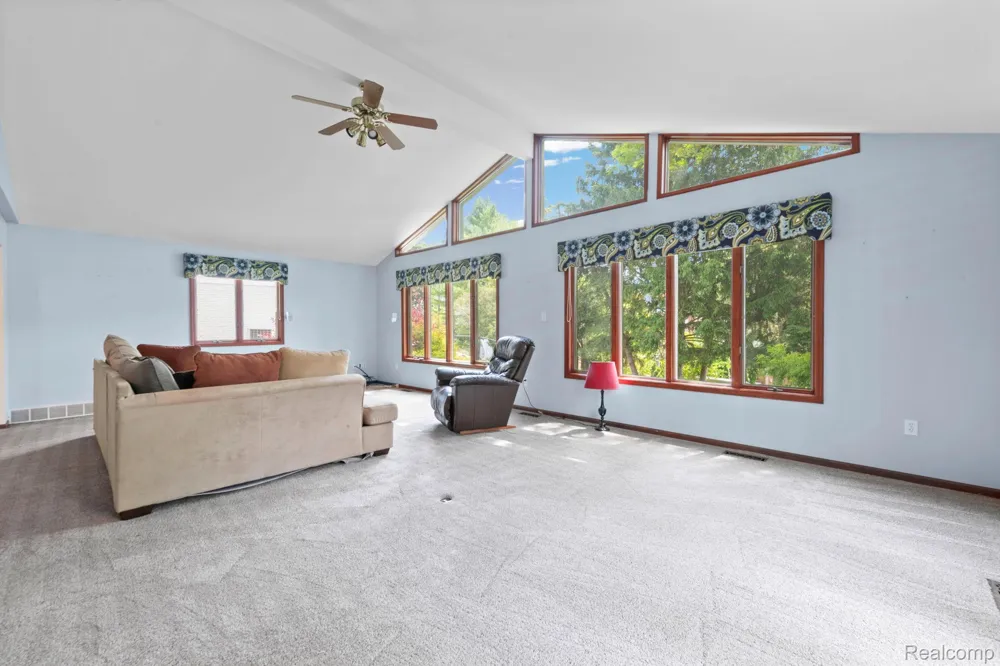 871 Spartan Drive Rochester Hills City, MI 48309