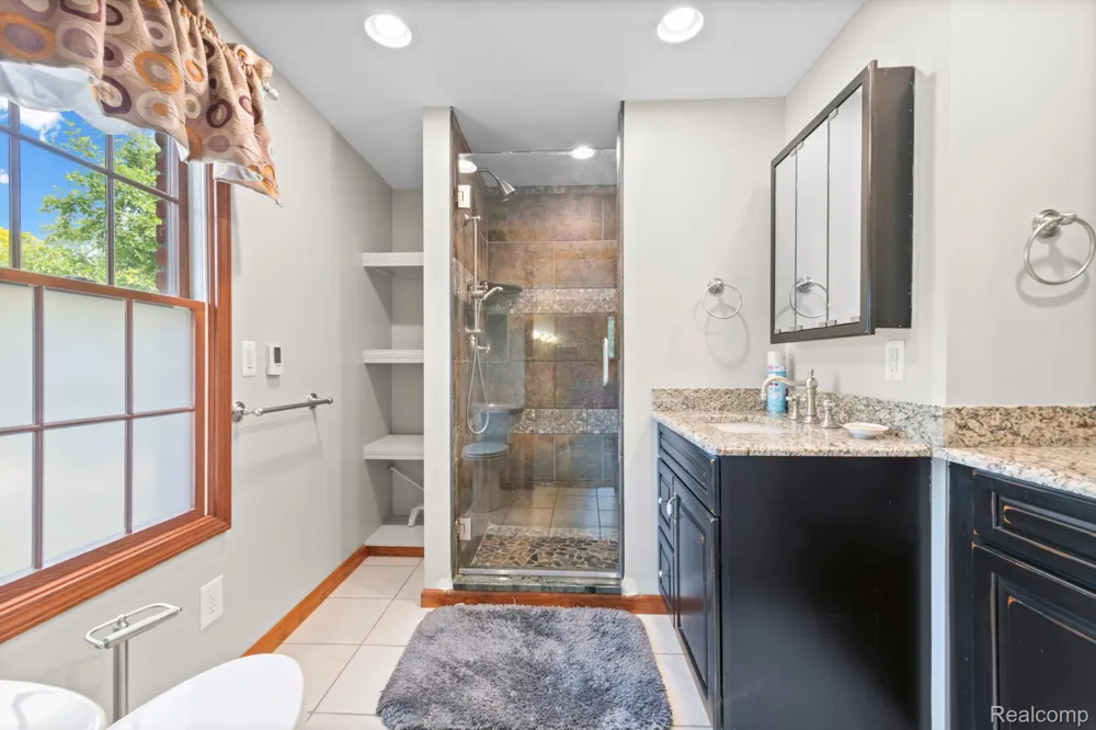 871 Spartan Drive Rochester Hills City, MI 48309