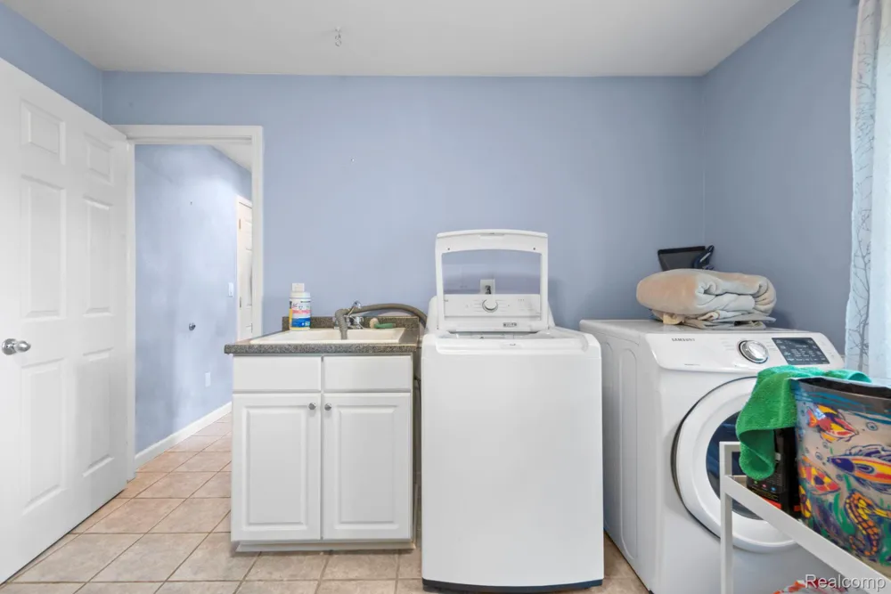 871 Spartan Drive Rochester Hills City, MI 48309