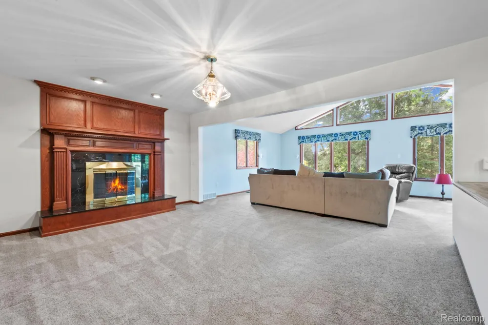 871 Spartan Drive Rochester Hills City, MI 48309