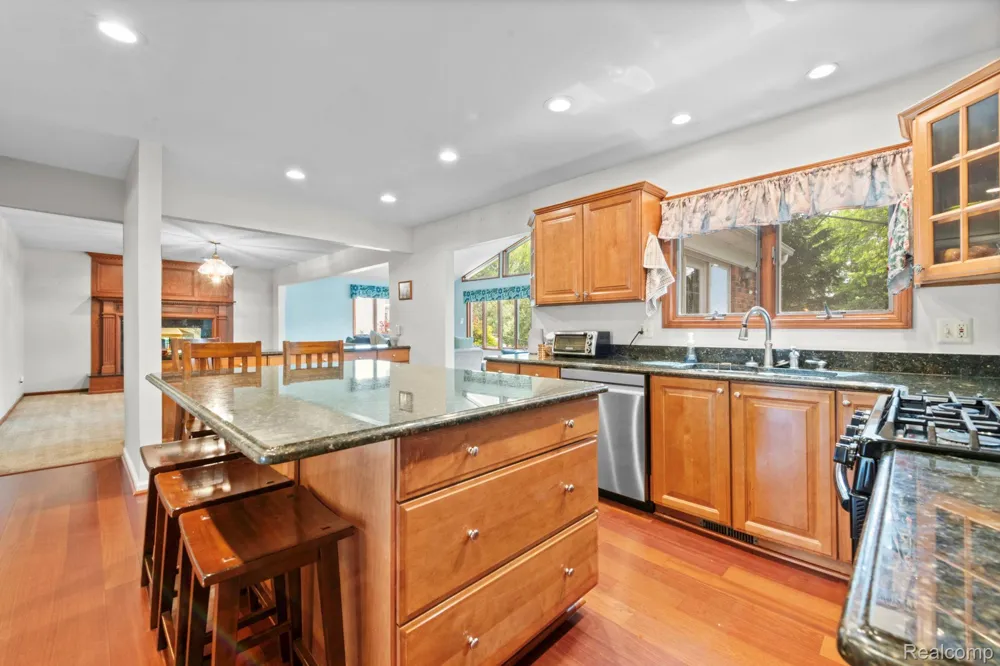 871 Spartan Drive Rochester Hills City, MI 48309