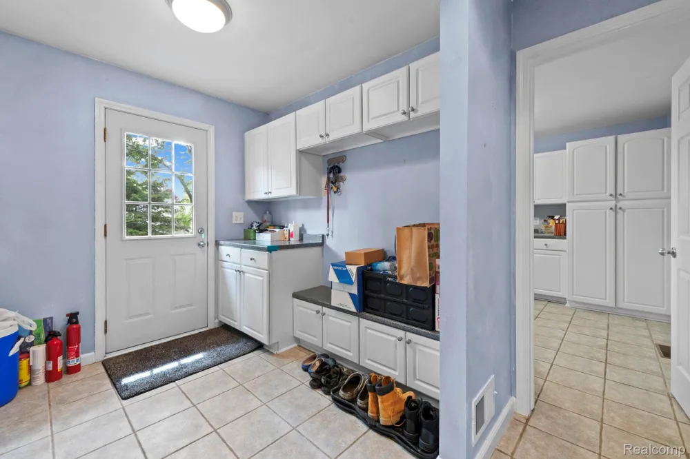 871 Spartan Drive Rochester Hills City, MI 48309