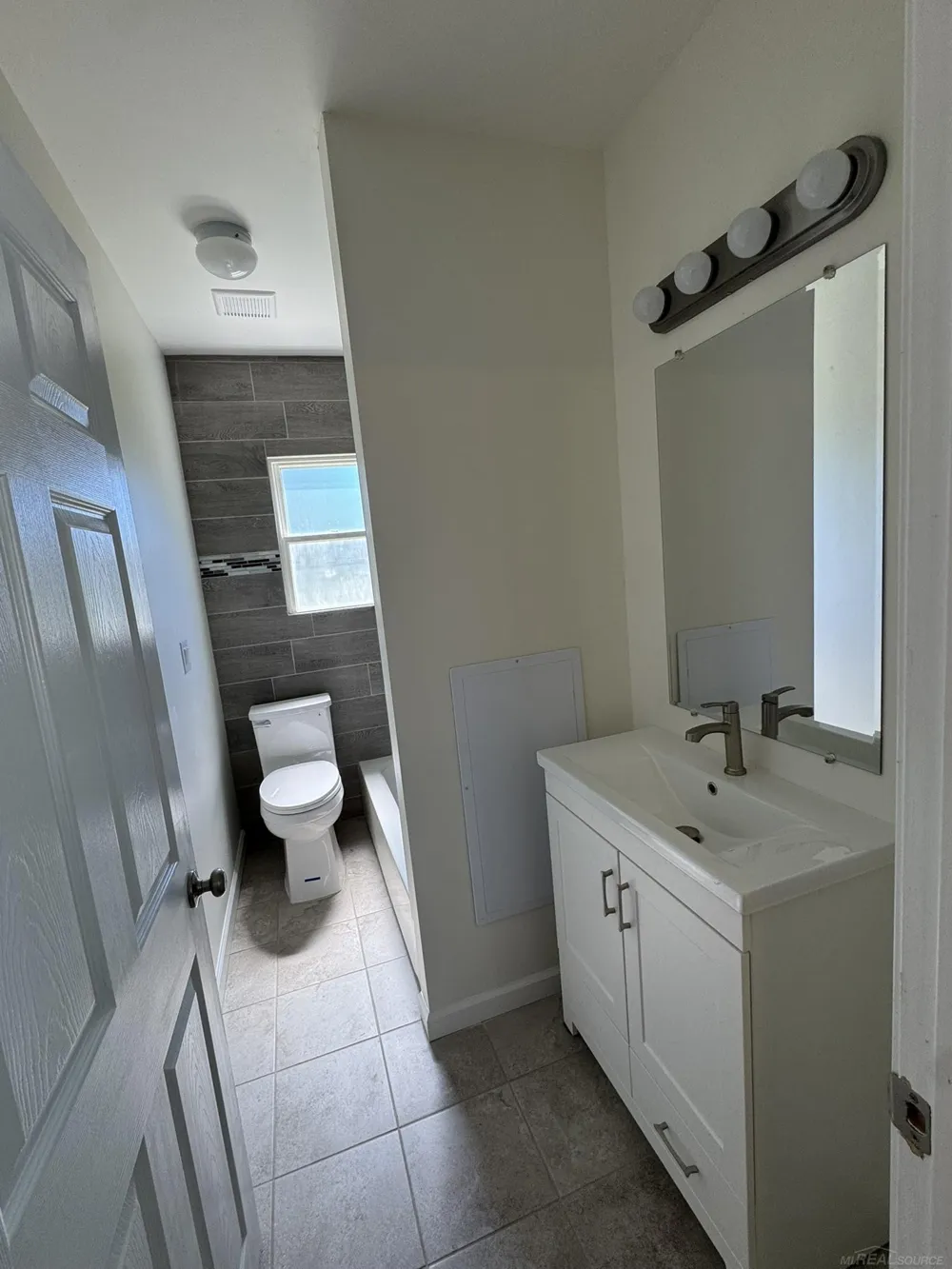 23726 Carlington Drive Mt Clemens City, MI 48036