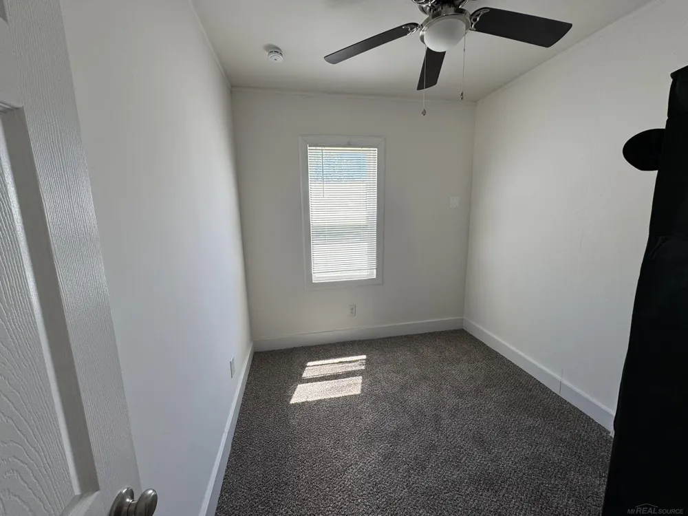 23726 Carlington Drive Mt Clemens City, MI 48036