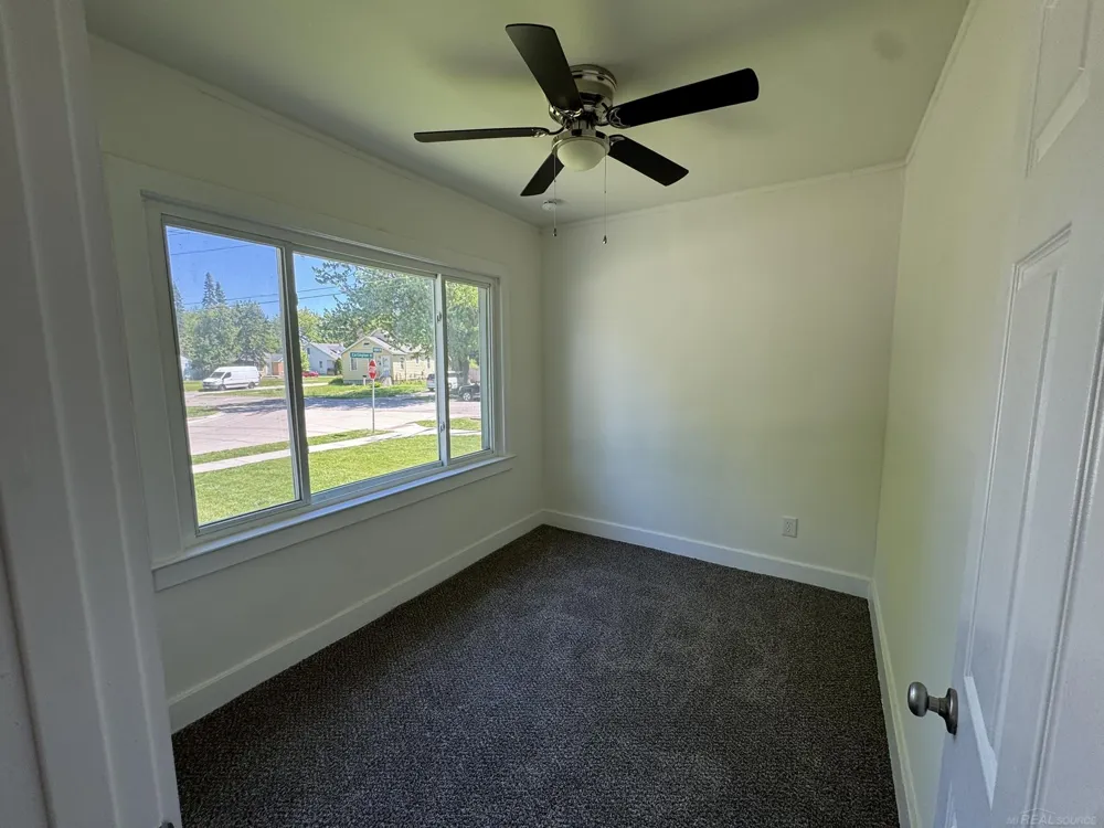 23726 Carlington Drive Mt Clemens City, MI 48036