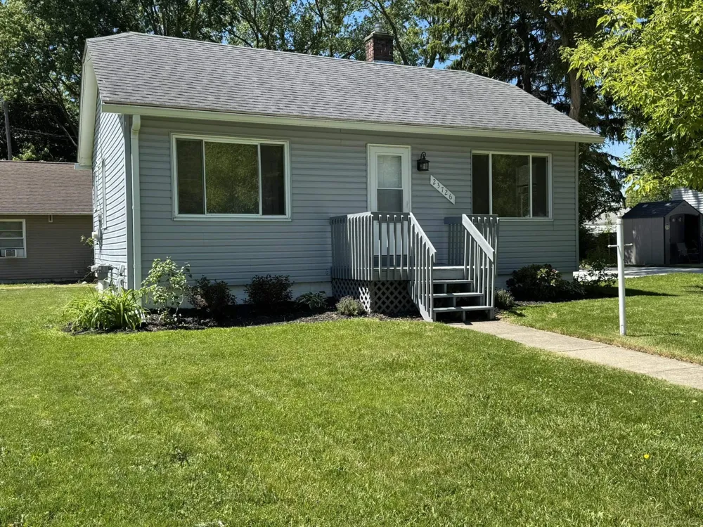 23726 Carlington Drive Mt Clemens City, MI 48036
