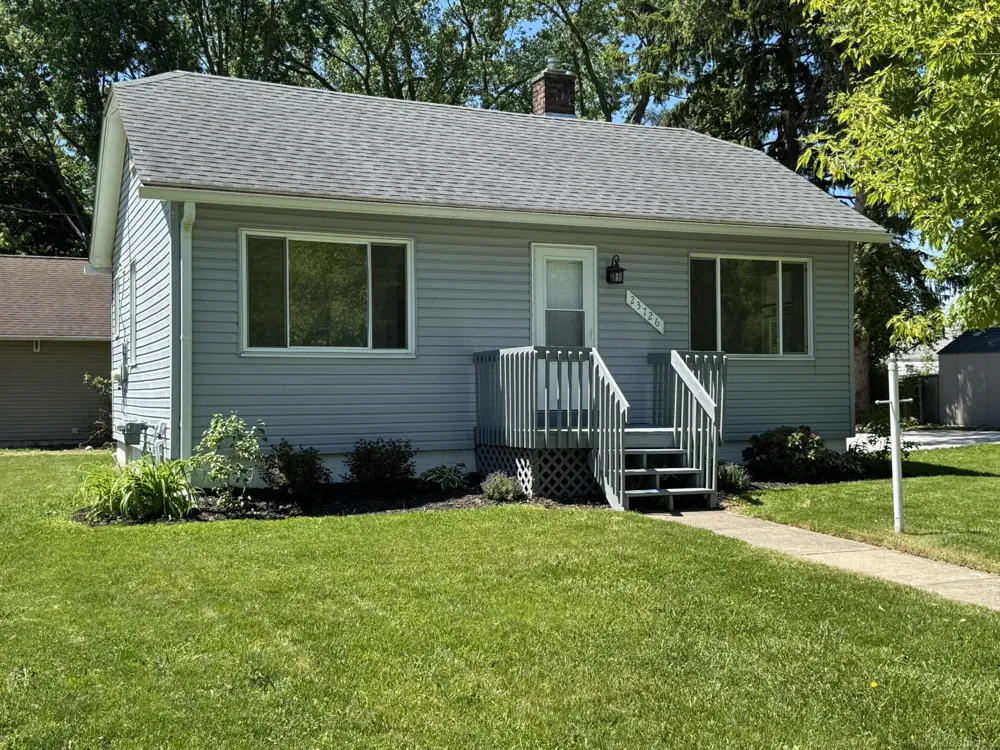 23726 Carlington Drive Mt Clemens City, MI 48036