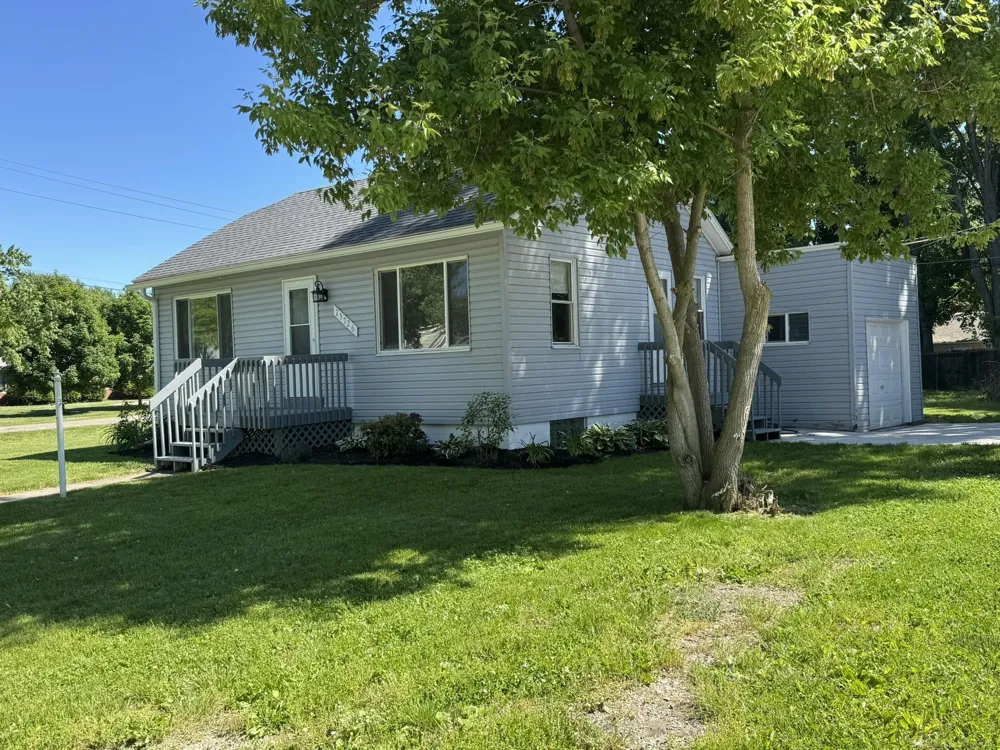 23726 Carlington Drive Mt Clemens City, MI 48036