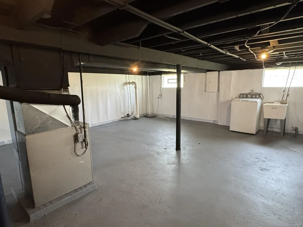 23726 Carlington Drive Mt Clemens City, MI 48036