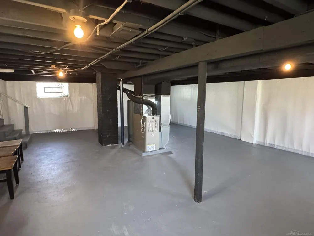 23726 Carlington Drive Mt Clemens City, MI 48036