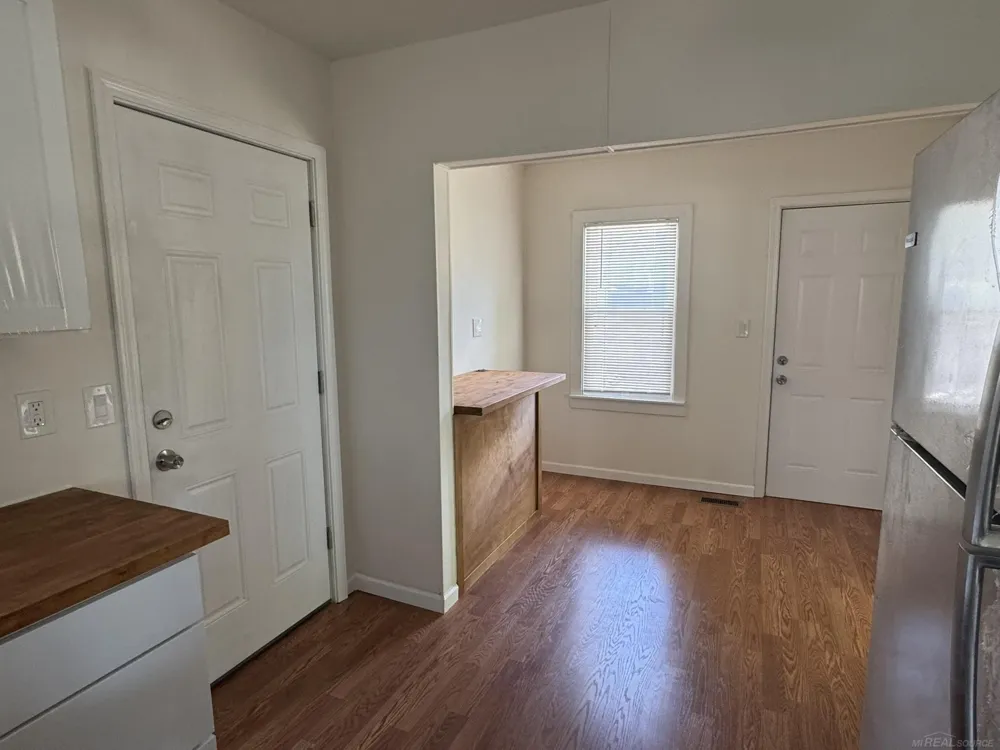 23726 Carlington Drive Mt Clemens City, MI 48036
