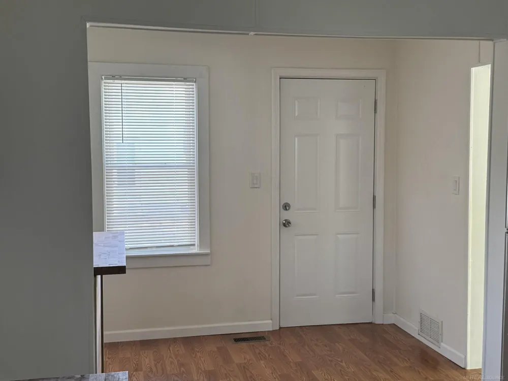23726 Carlington Drive Mt Clemens City, MI 48036
