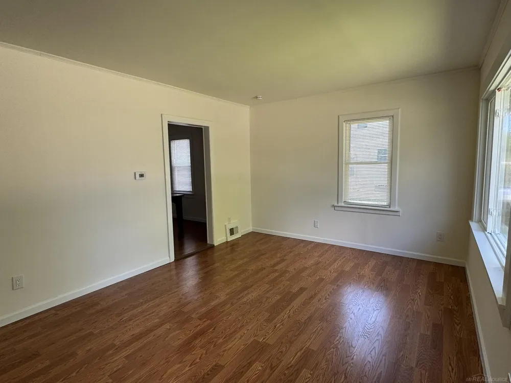 23726 Carlington Drive Mt Clemens City, MI 48036