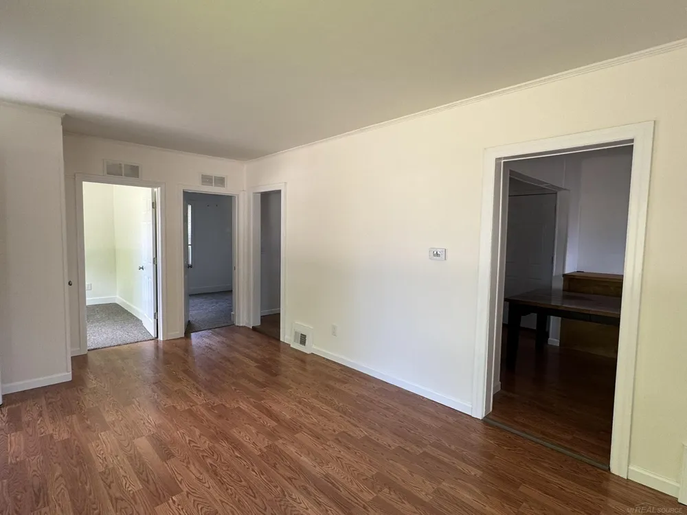 23726 Carlington Drive Mt Clemens City, MI 48036