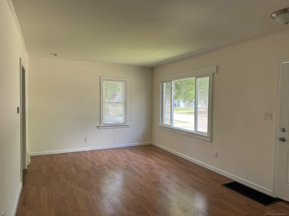 23726 Carlington Drive Mt Clemens City, MI 48036
