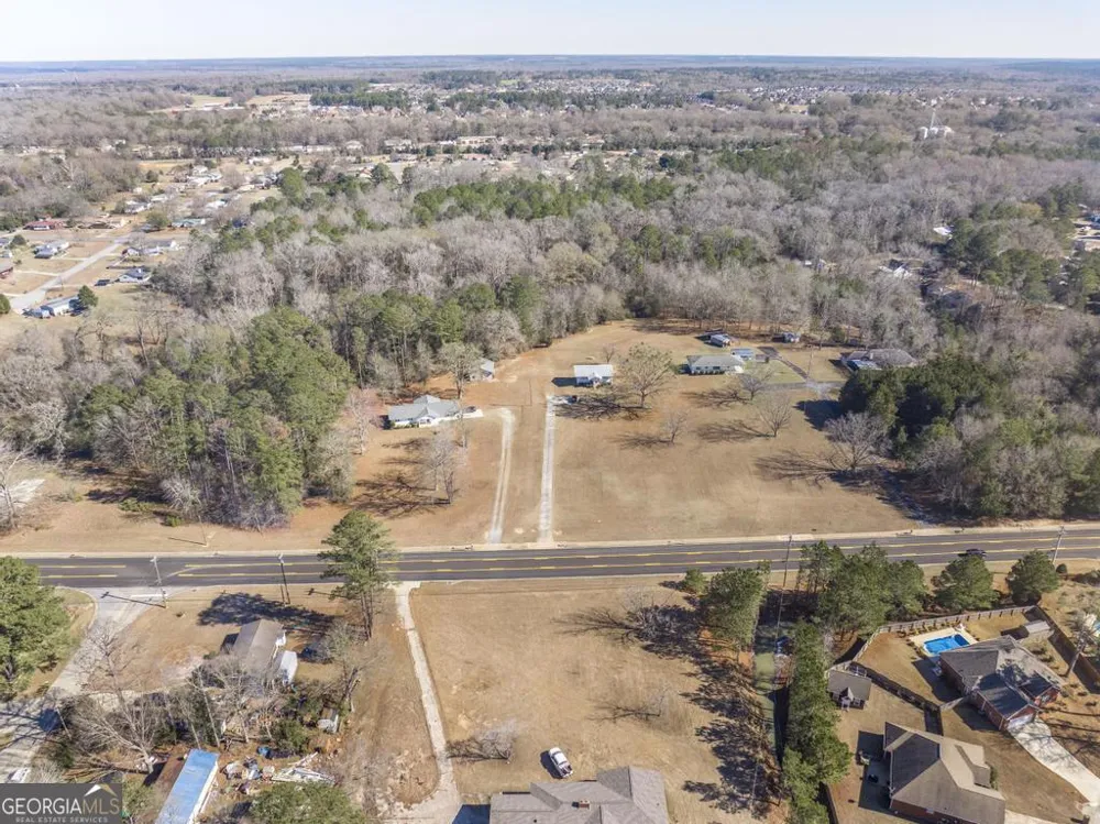 42.5 Old Perry RD Bonaire, GA 31005