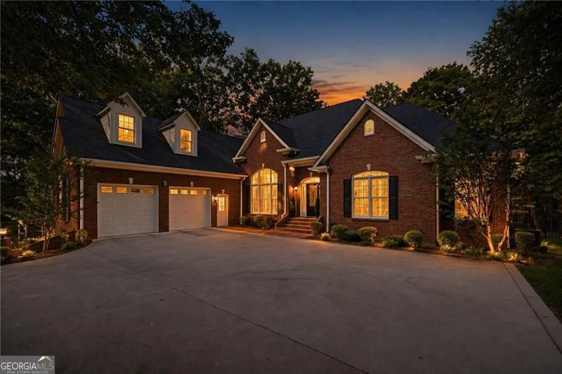 153 York PL Calhoun, GA 30701